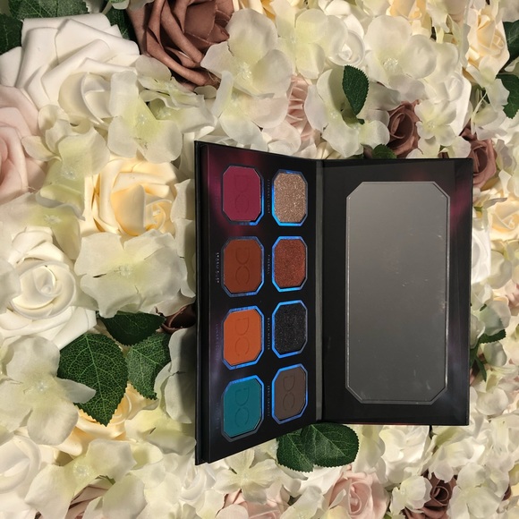 DOMINIQUE COSMETICS PALETTE - Picture 2 of 3